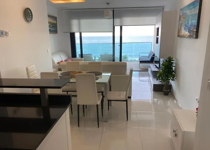 Deluxe Clara Sea Senses